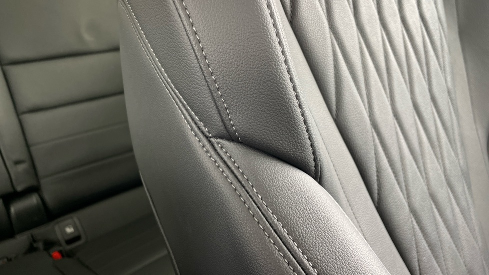 BMW 2 Series 220i MHT Luxury 5dr DCT Petrol Hatchback - Image 64