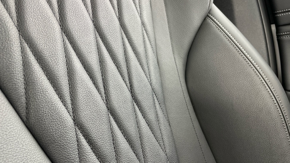 BMW 2 Series 220i MHT Luxury 5dr DCT Petrol Hatchback - Image 65
