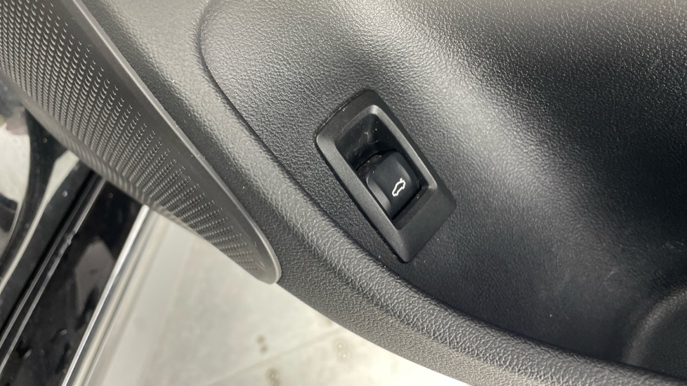 BMW i4 250kW eDrive40 M Sport 83.9kWh 5dr Auto Electric Hatchback - Image 56