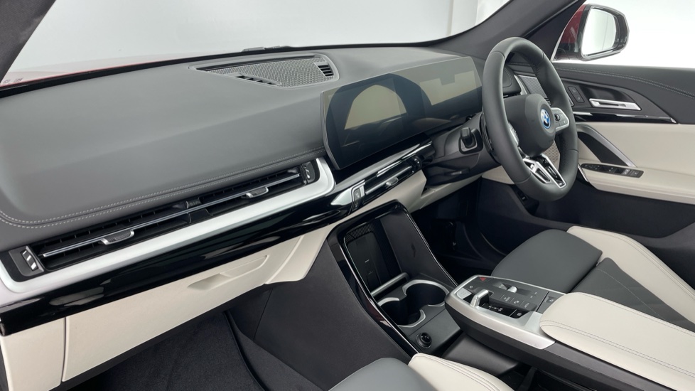 BMW iX1 230kW xDrive30 Shadow Edition 65kWh 5dr Auto Electric Estate - Image 7