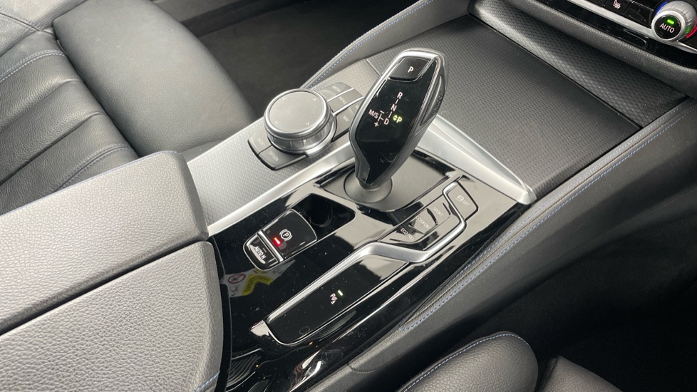 BMW 5 Series 520d MHT M Sport 4dr Step Auto [Pro Pack] Diesel Saloon - Image 10