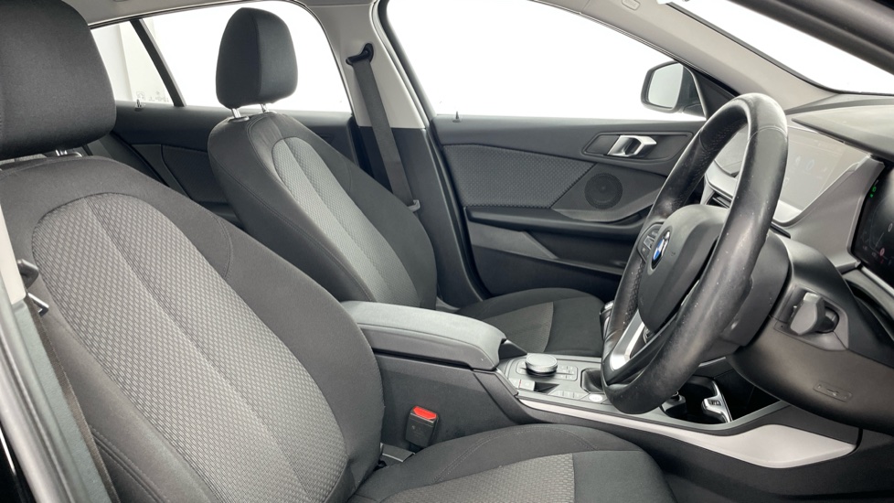 BMW 1 Series 118i SE 5dr Petrol Hatchback - Image 11