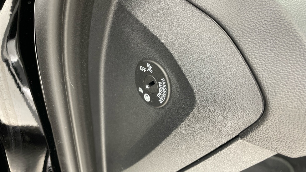 BMW 1 Series 118i SE 5dr Petrol Hatchback - Image 28