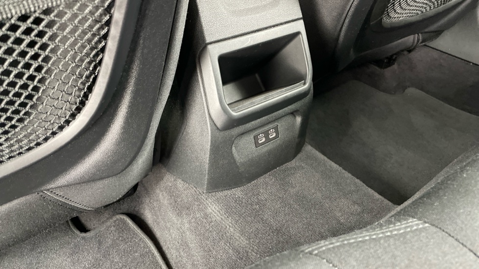 BMW 1 Series 118i SE 5dr Petrol Hatchback - Image 31