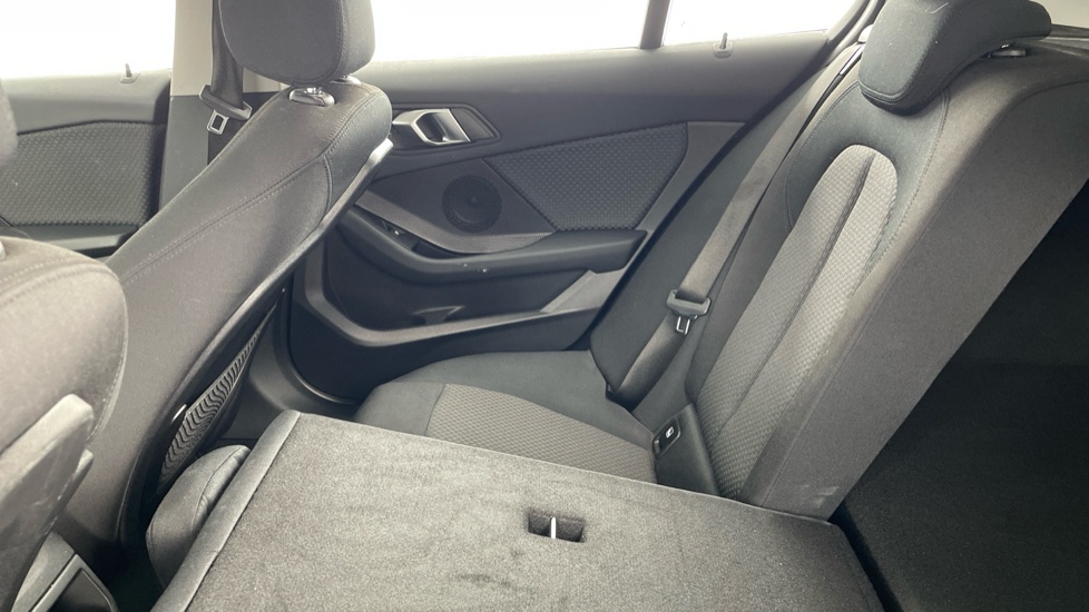 BMW 1 Series 118i SE 5dr Petrol Hatchback - Image 34
