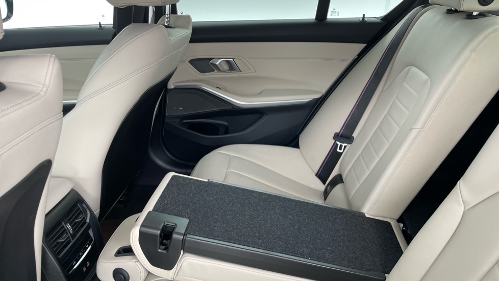 BMW 3 Series M340d xDrive MHT 4dr Step Auto Diesel Saloon - Image 36
