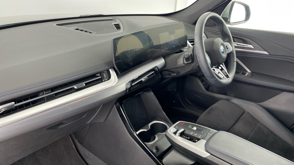 BMW iX1 150kW eDrive20 M Sport 65kWh 5dr Auto Electric Estate - Image 7