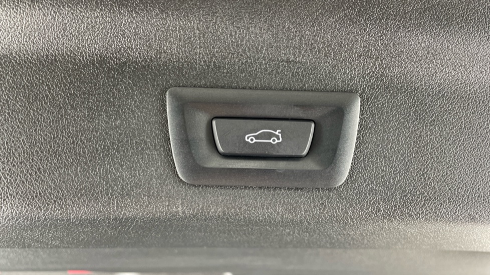 BMW iX1 150kW eDrive20 M Sport 65kWh 5dr Auto Electric Estate - Image 35