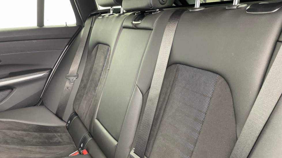 BMW 3 Series 320i M Sport 5dr Step Auto Petrol Estate - Image 12