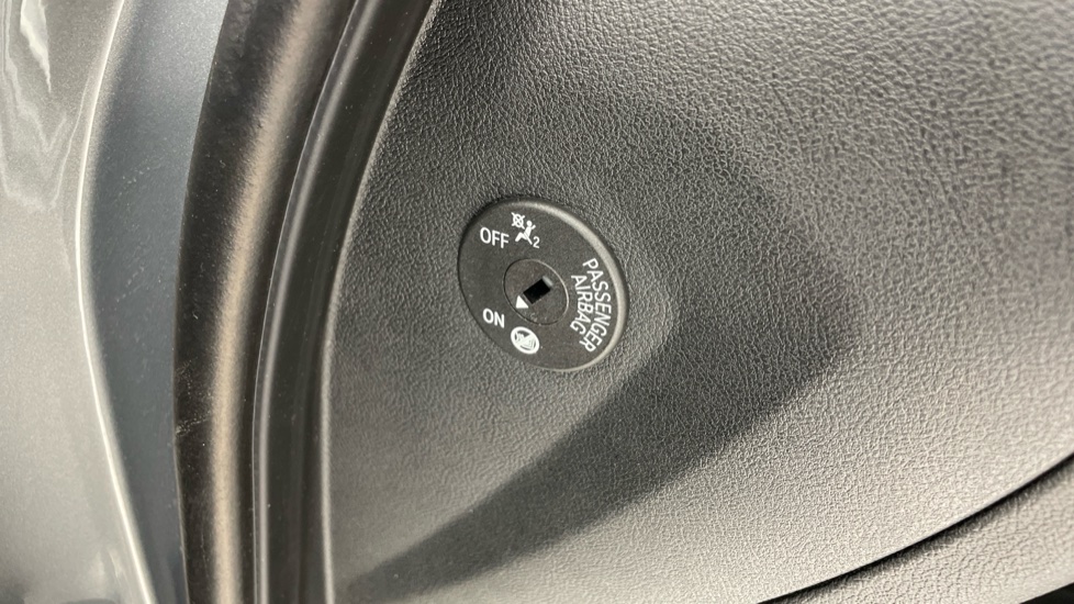 BMW 3 Series 320i M Sport 5dr Step Auto Petrol Estate - Image 31