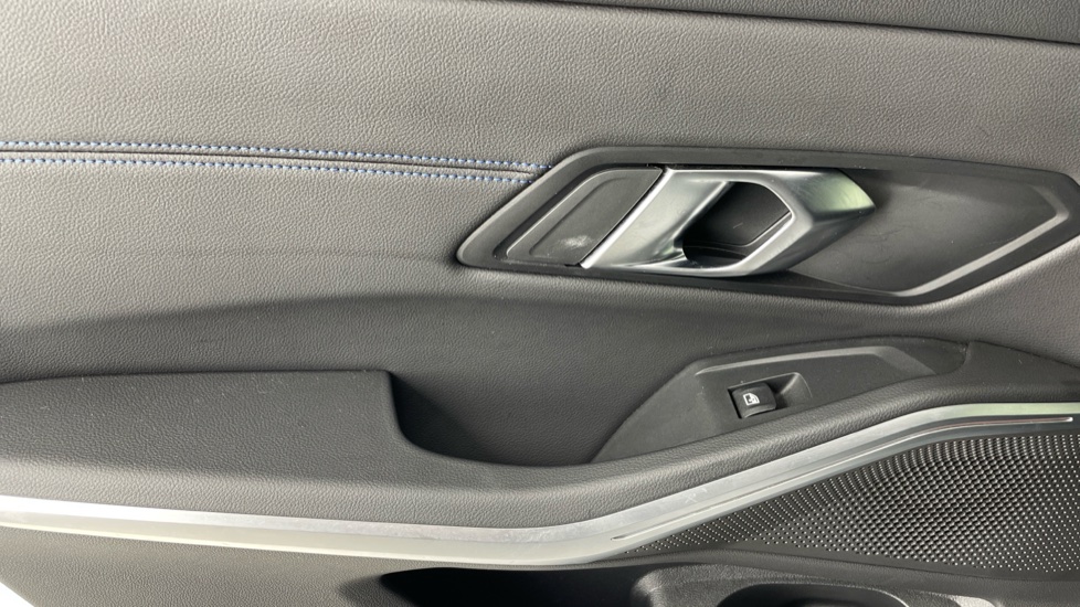 BMW 3 Series 320i M Sport 5dr Step Auto Petrol Estate - Image 32