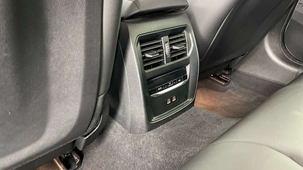 BMW 3 Series 320i M Sport 5dr Step Auto Petrol Estate - Image 33