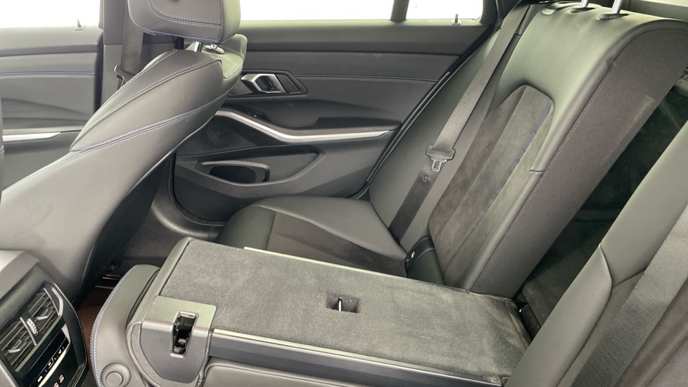 BMW 3 Series 320i M Sport 5dr Step Auto Petrol Estate - Image 37