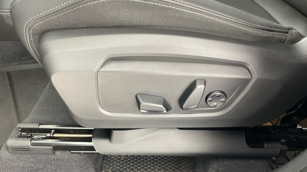 BMW X1 xDrive 23i MHT M Sport 5dr Step Auto Petrol Estate - Image 30