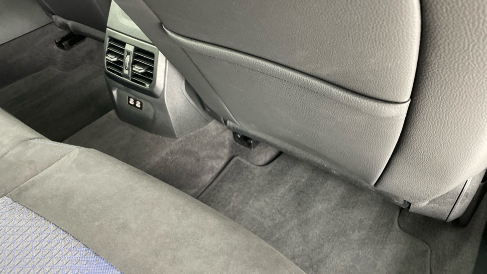 BMW 1 Series M135i xDrive 5dr Step Auto Petrol Hatchback - Image 46