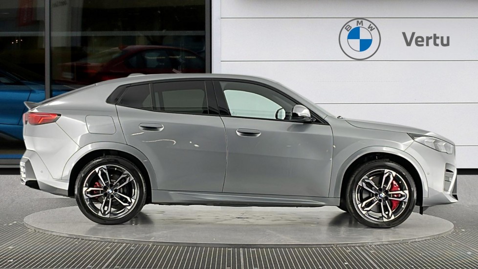 BMW iX2 230kW xDrive30 Shadow Edition 65kWh 5dr Auto Electric Hatchback - Image 3