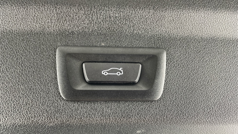 BMW iX2 230kW xDrive30 Shadow Edition 65kWh 5dr Auto Electric Hatchback - Image 39