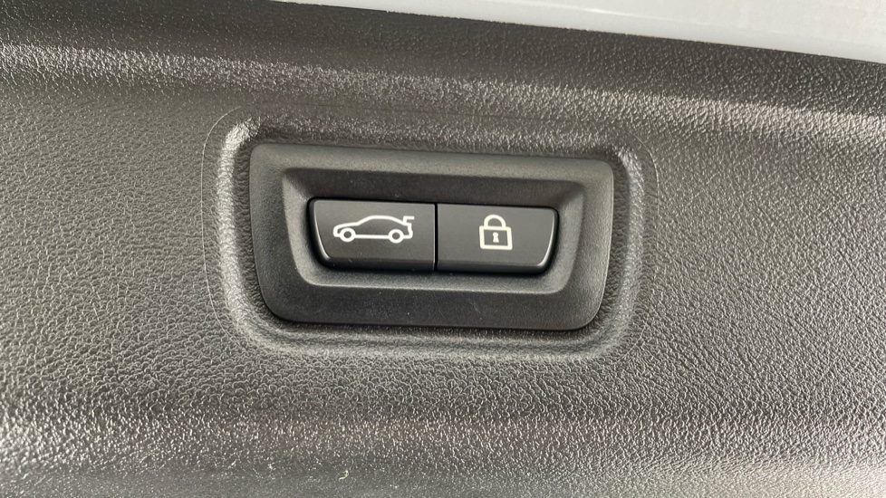 BMW 3 Series 330e xDrive M Sport 5dr Step Auto Estate - Image 44