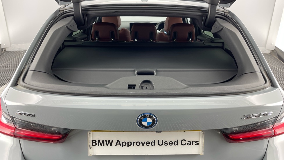 BMW 3 Series 330e xDrive M Sport 5dr Step Auto Estate - Image 48
