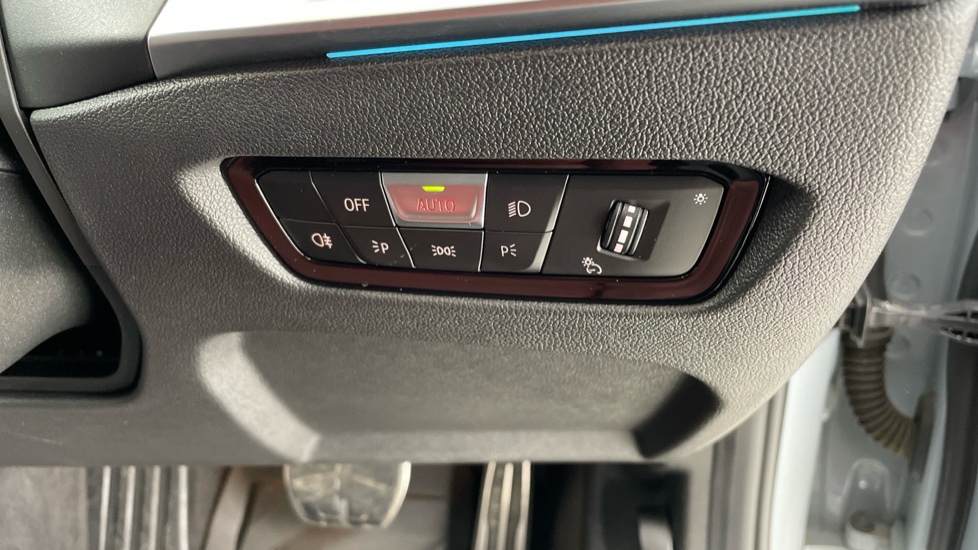 BMW 3 Series 330e xDrive M Sport 5dr Step Auto Estate - Image 57