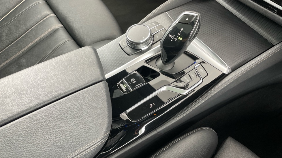 BMW 5 Series 520d MHT M Sport 5dr Step Auto Diesel Estate - Image 10