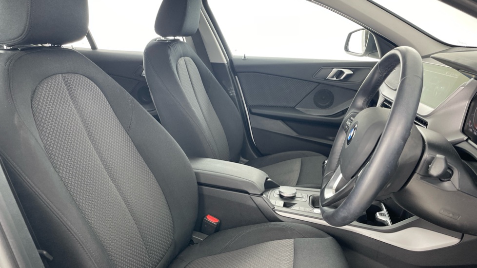 BMW 1 Series 118i [136] SE 5dr [Live Cockpit Professional] Petrol Hatchback - Image 11