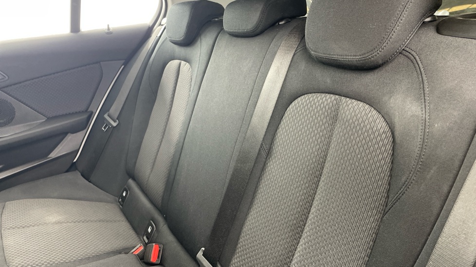 BMW 1 Series 118i [136] SE 5dr [Live Cockpit Professional] Petrol Hatchback - Image 12