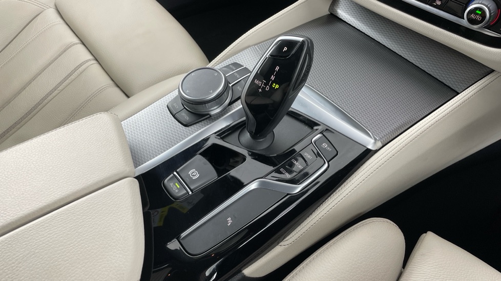 BMW 5 Series 520d MHT M Sport 4dr Auto Diesel Saloon - Image 10