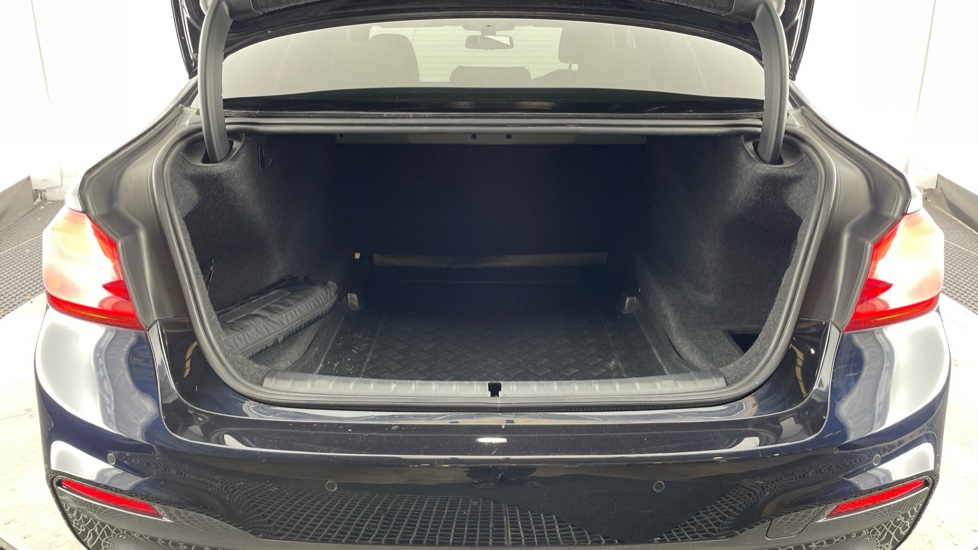 BMW 5 Series 520d MHT M Sport 4dr Auto Diesel Saloon - Image 13