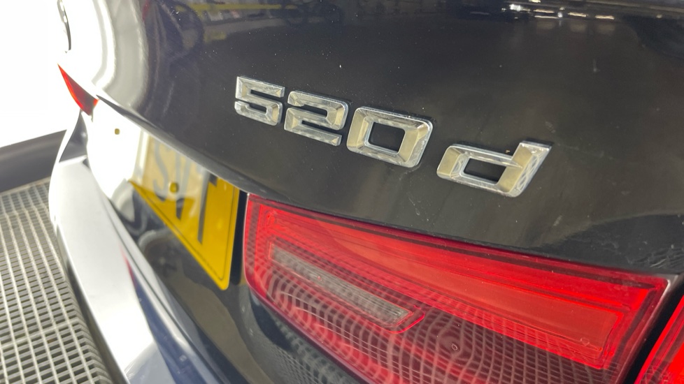 BMW 5 Series 520d MHT M Sport 4dr Auto Diesel Saloon - Image 39