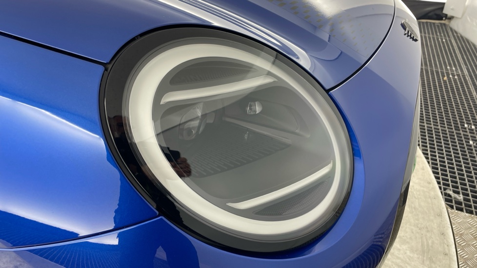 MINI Cooper 190kW John Cooper Works 54kWh 3dr Auto Electric Hatchback - Image 23