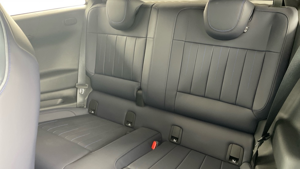MINI Cooper 135kW E Exclusive 41kWh 3dr Auto Electric Hatchback - Image 12