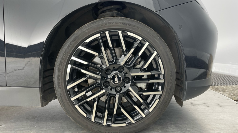 MINI Cooper 135kW E Exclusive 41kWh 3dr Auto Electric Hatchback - Image 14
