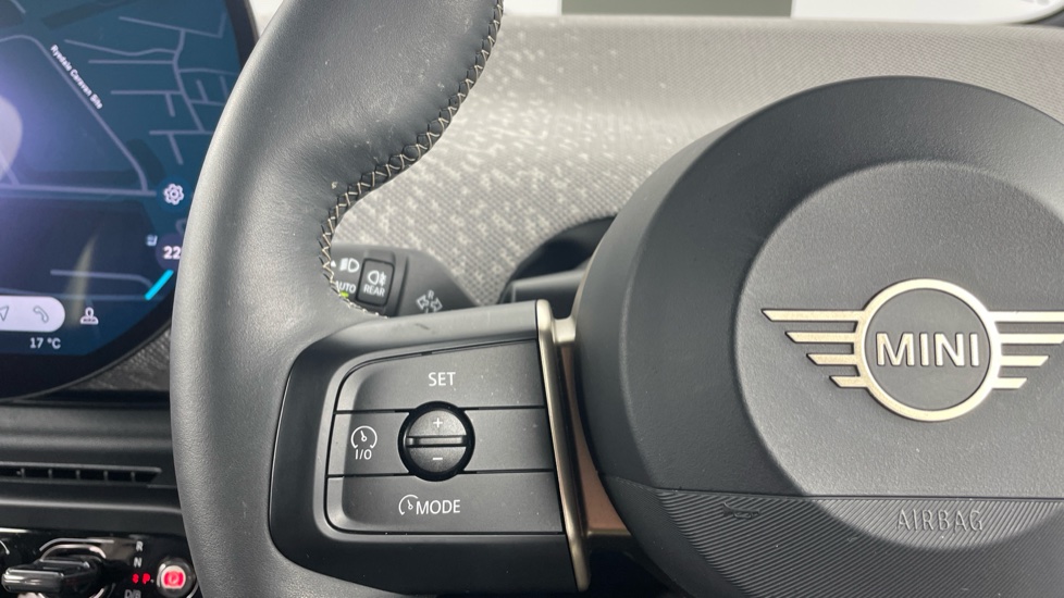 MINI Cooper 135kW E Exclusive 41kWh 3dr Auto Electric Hatchback - Image 17