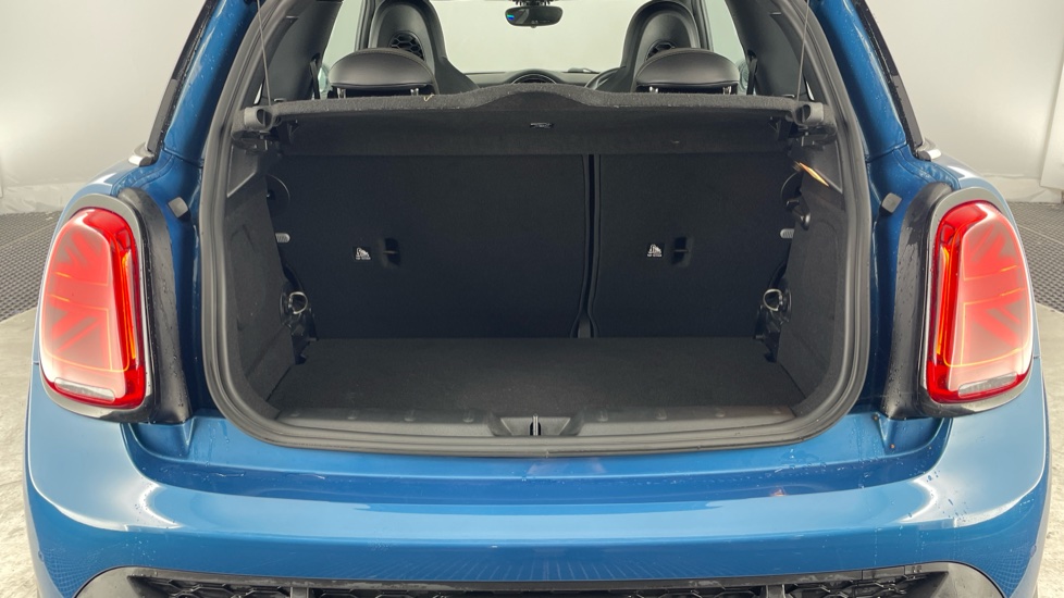 MINI Hatchback 1.5 Cooper Sport 3dr [Comfort Pack] Petrol Hatchback - Image 13
