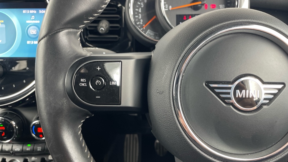 MINI Hatchback 1.5 Cooper Sport 3dr [Comfort Pack] Petrol Hatchback - Image 17