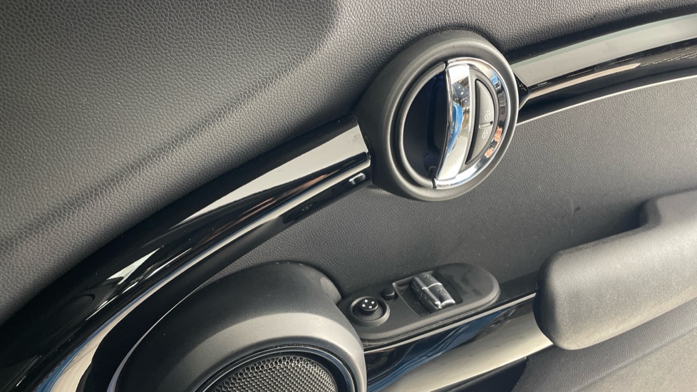MINI Hatchback 1.5 Cooper Sport 3dr [Comfort Pack] Petrol Hatchback - Image 20