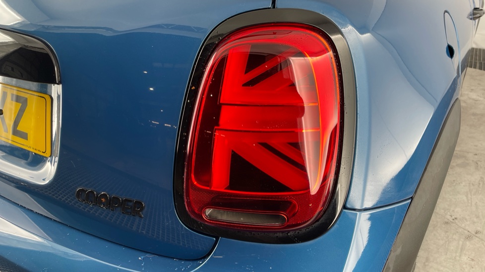 MINI Hatchback 1.5 Cooper Sport 3dr [Comfort Pack] Petrol Hatchback - Image 22