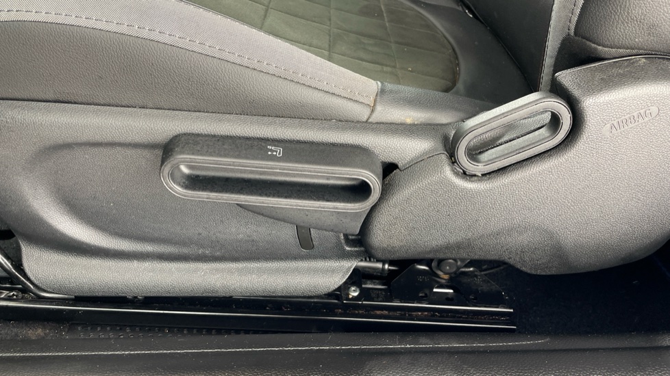 MINI Hatchback 1.5 Cooper Sport 3dr [Comfort Pack] Petrol Hatchback - Image 28