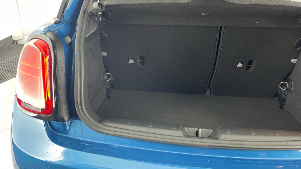 MINI Hatchback 1.5 Cooper Sport 3dr [Comfort Pack] Petrol Hatchback - Image 40