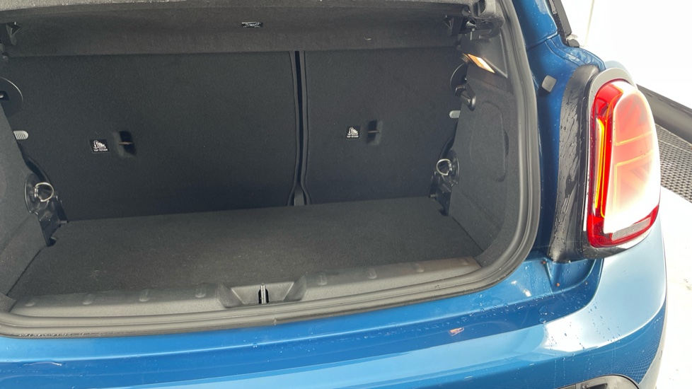 MINI Hatchback 1.5 Cooper Sport 3dr [Comfort Pack] Petrol Hatchback - Image 41