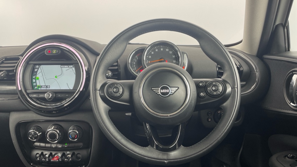 MINI Clubman 1.5 Cooper Classic 6dr Petrol Estate - Image 5