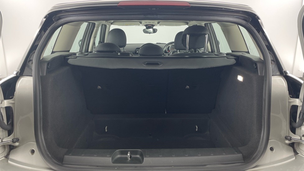 MINI Clubman 1.5 Cooper Classic 6dr Petrol Estate - Image 13