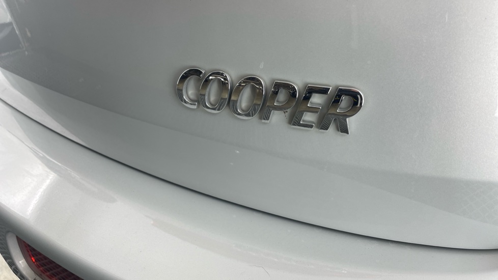 MINI Clubman 1.5 Cooper Classic 6dr Petrol Estate - Image 41