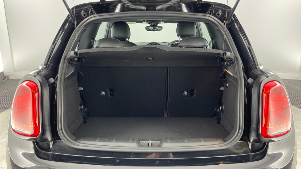 MINI Hatchback 135kW Cooper S Shadow Edition 33kWh 3dr Auto Electric Hatchback - Image 13