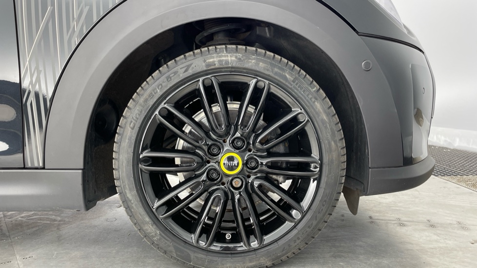 MINI Hatchback 135kW Cooper S Shadow Edition 33kWh 3dr Auto Electric Hatchback - Image 14