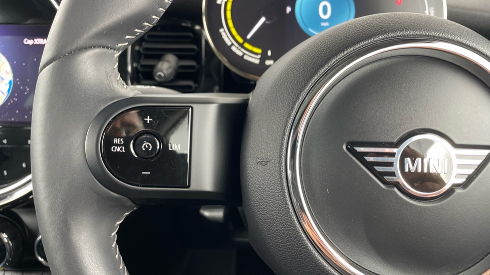 MINI Hatchback 135kW Cooper S Shadow Edition 33kWh 3dr Auto Electric Hatchback - Image 17