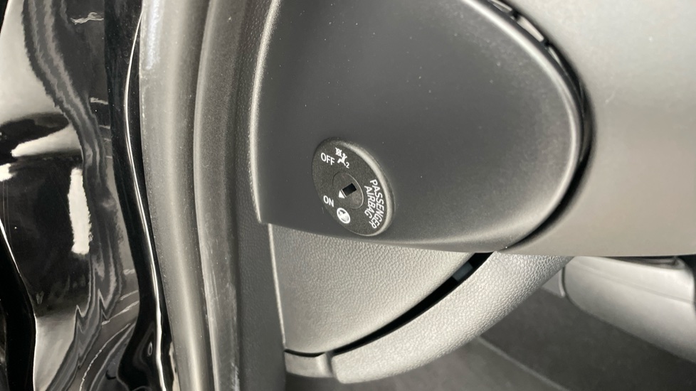 MINI Hatchback 135kW Cooper S Shadow Edition 33kWh 3dr Auto Electric Hatchback - Image 32