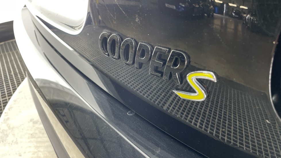 MINI Hatchback 135kW Cooper S Shadow Edition 33kWh 3dr Auto Electric Hatchback - Image 46