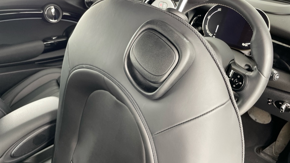 MINI Hatchback 135kW Cooper S Shadow Edition 33kWh 3dr Auto Electric Hatchback - Image 50